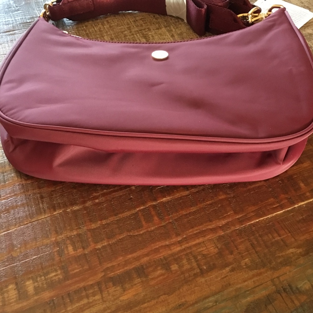 NEW Lululemon Adjustable Mini Shoulder Bag Wine Berry/Gold 3L - Picture 9 of 15